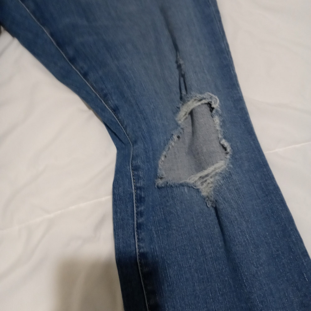 *SOLD*Universal Thread Jeans - Picture 4 of 5
